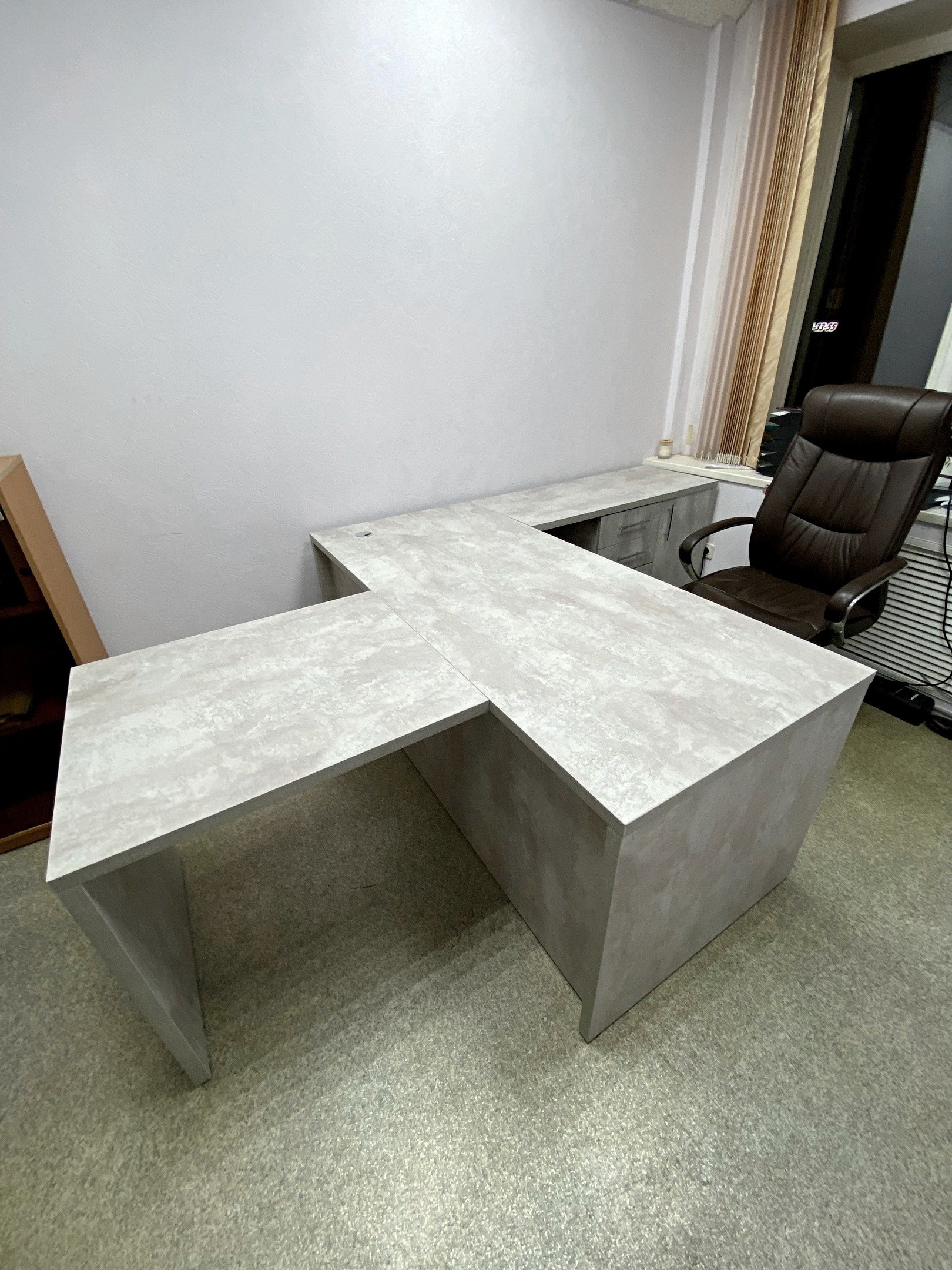Брутальный цемент стол