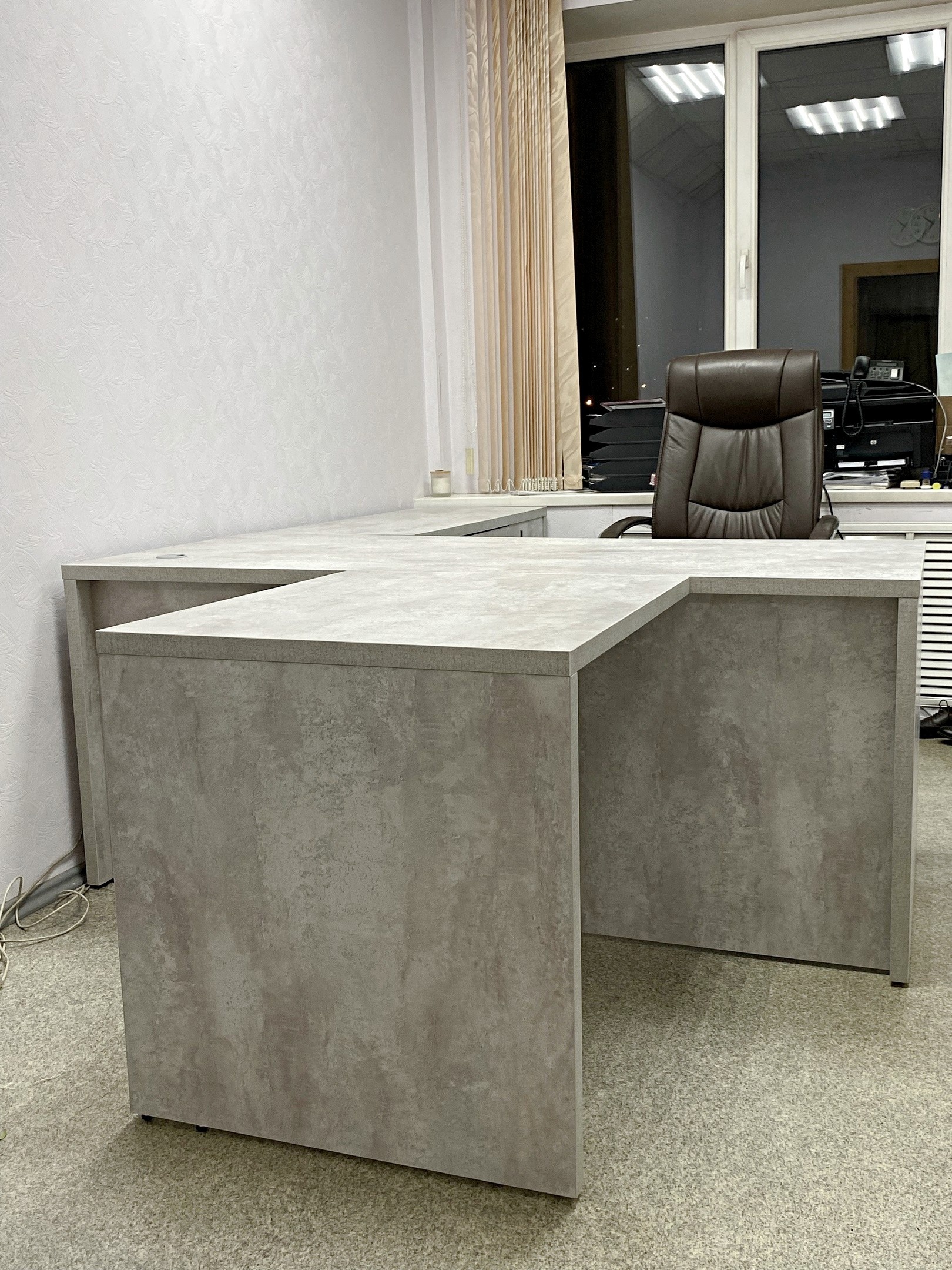 Брутальный цемент стол